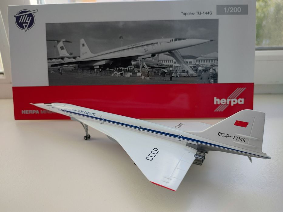 Металева модель літака Ту-144, масштаб 1:200