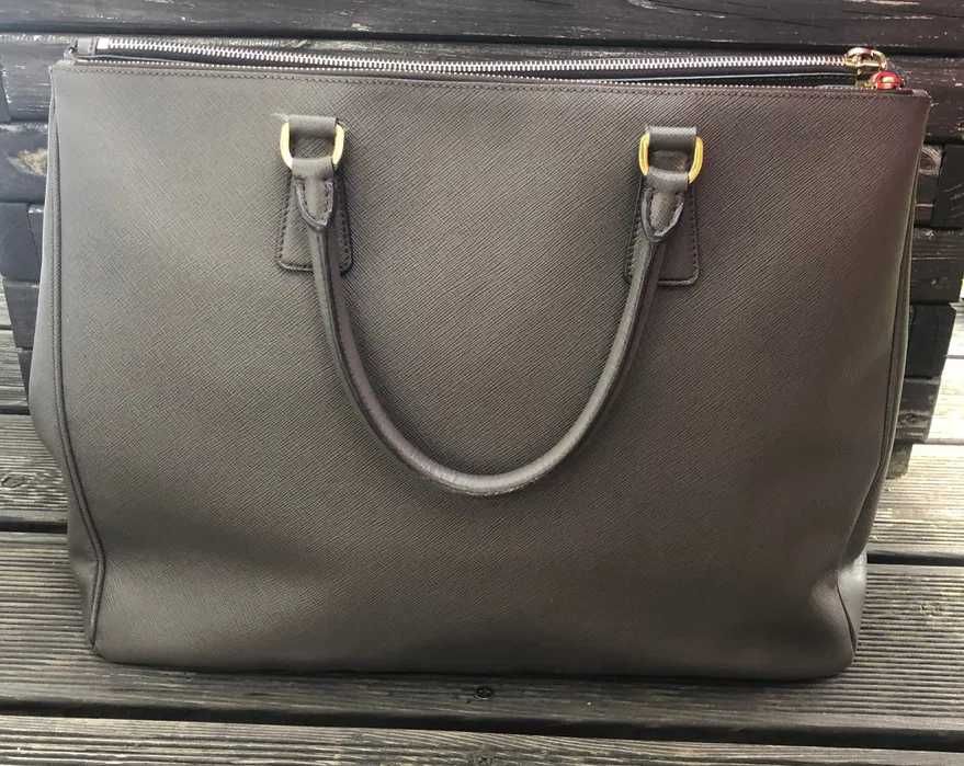 Prada - torebka z certyfikatem oryginalności