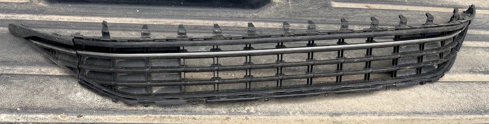 kratka zderzaka przód VW GOLF Sportsvan 510 chrom