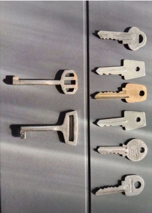 Продам подкову, ключи к замкам