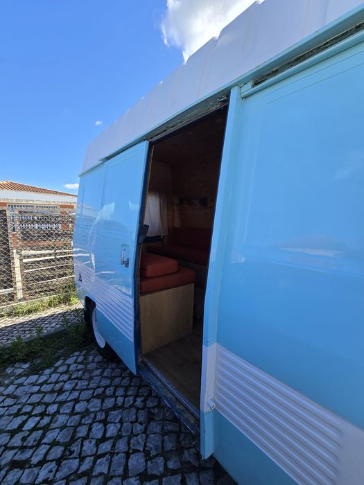 Caravana Clássica Peugeot J7