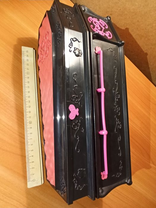 Меблі monster high. Ліжко, ванночка, шафка, туалетний столик, кінь