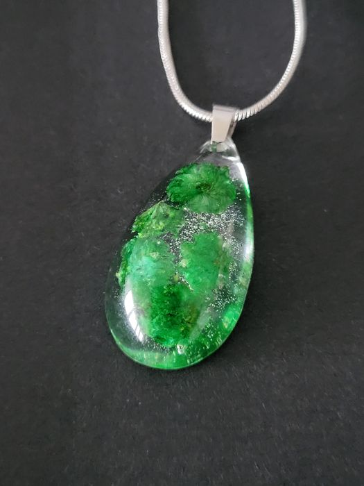 Naszyjnik z kwiatami gipsówki handmade