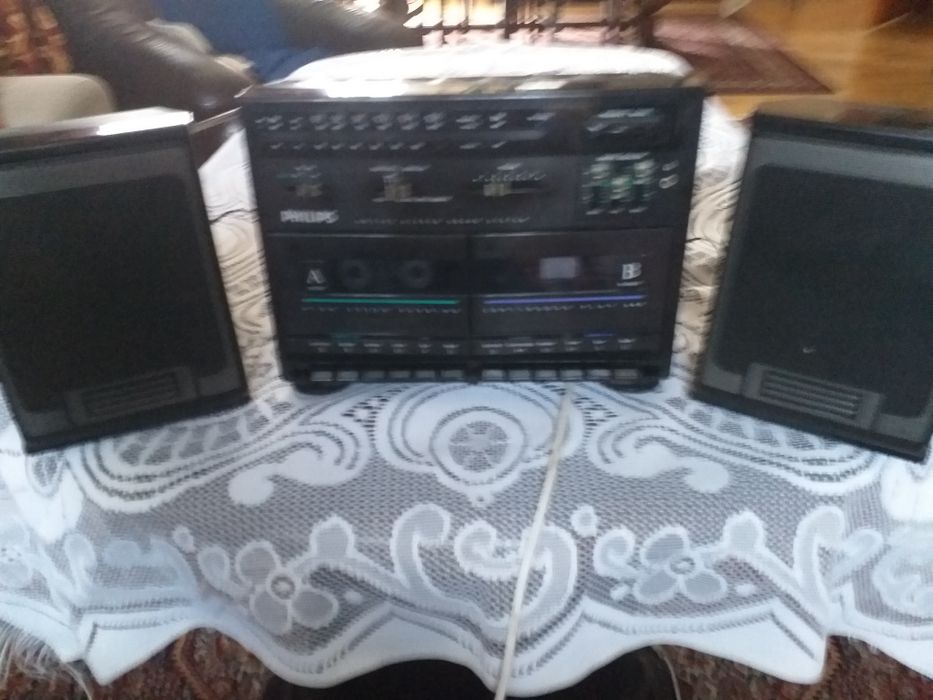 Dwukasetowy radio-magnetofon z epoki PRLu