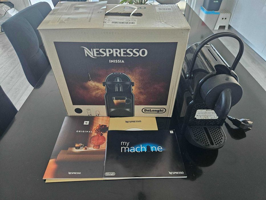 Maquina de café Nespresso De’Longhi Inissia com mais de 1 ano de garantia