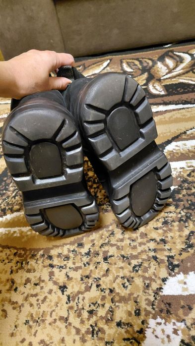 Зручні зимові ботинки з натуральної замші