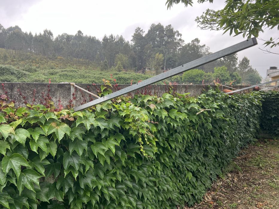 Estrutura metálica galvanizada – ideal para pérgula/trepadeiras ou estendal