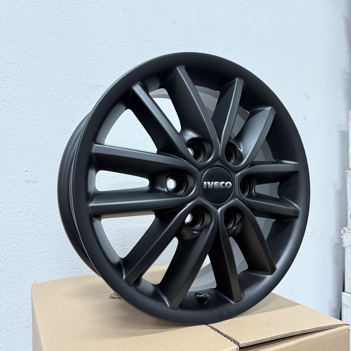 Oryginalne alufelgi 16" 6x125 Iveco Daily z dekielkami Nowe Czarne