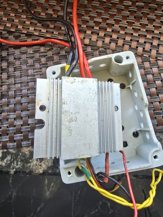 Двигун і регулятор від карпового кораблика Хакер Харківський.