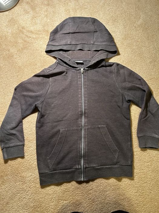 Szara bluza z kapturem . 122 cm