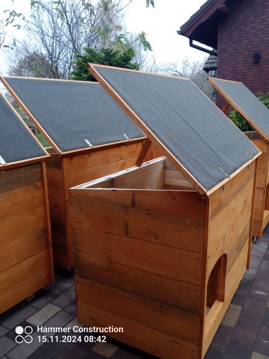 Buda dla psa ocieplana solidna duża