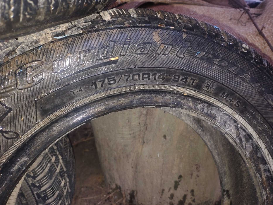 Продам зимову резину 14.