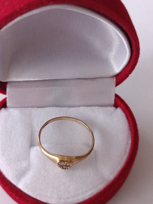 Złoty pierścionek serduszko