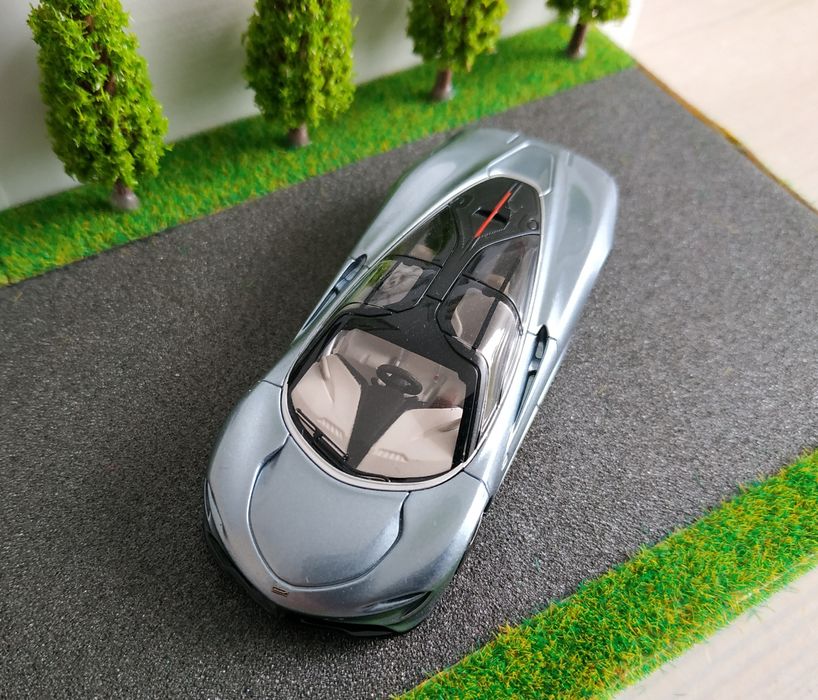 McLaren Speedtail 1:64 LCD