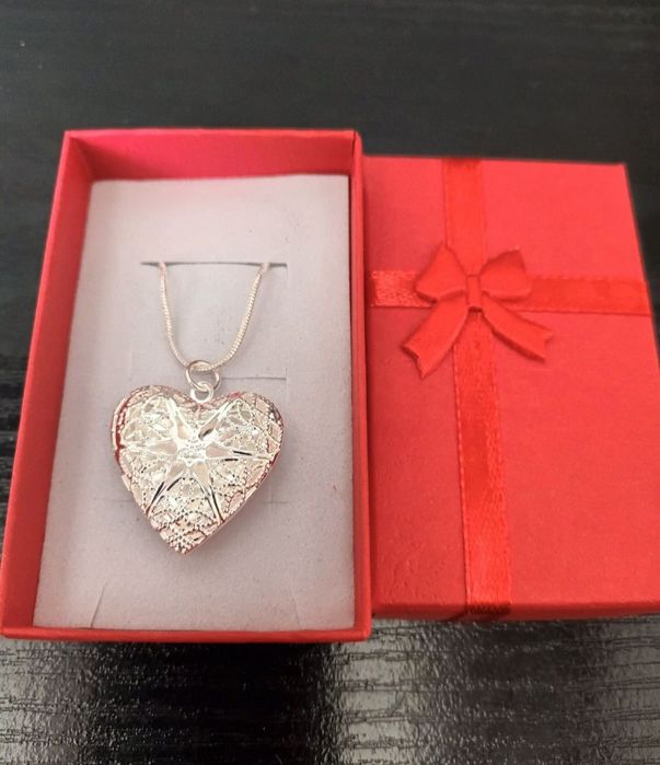 Nowy. Srebrny sekretnik + pudełeczko