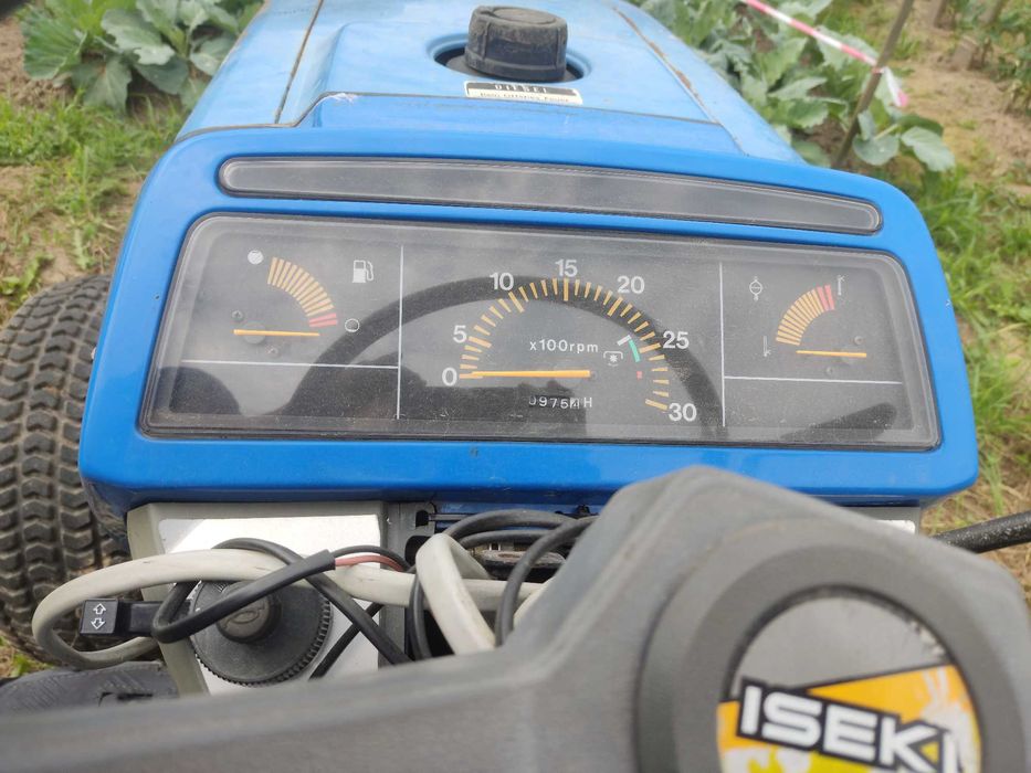 Iseki 321 z osprzętem, do dokończenia!