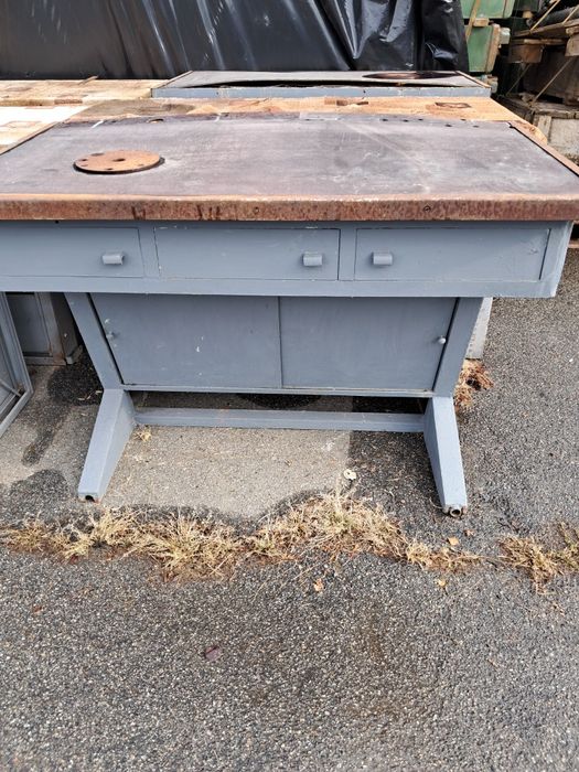 Продам слесарний стол