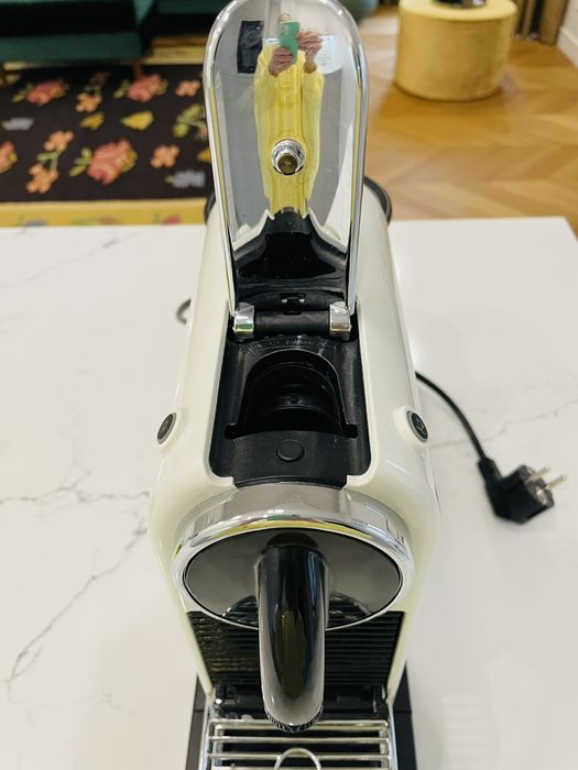 Продам капсульну кавоварку Nespresso