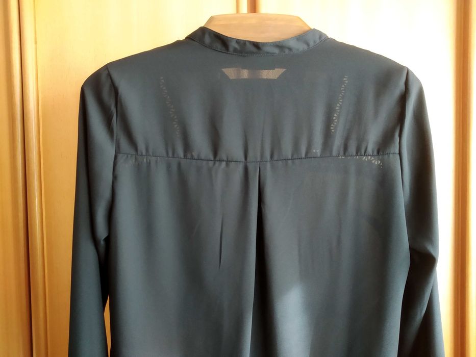 (NOVA, PORTES GRÁTIS) Blusa Preta de Mulher c/ Bordados (Tam. 44)