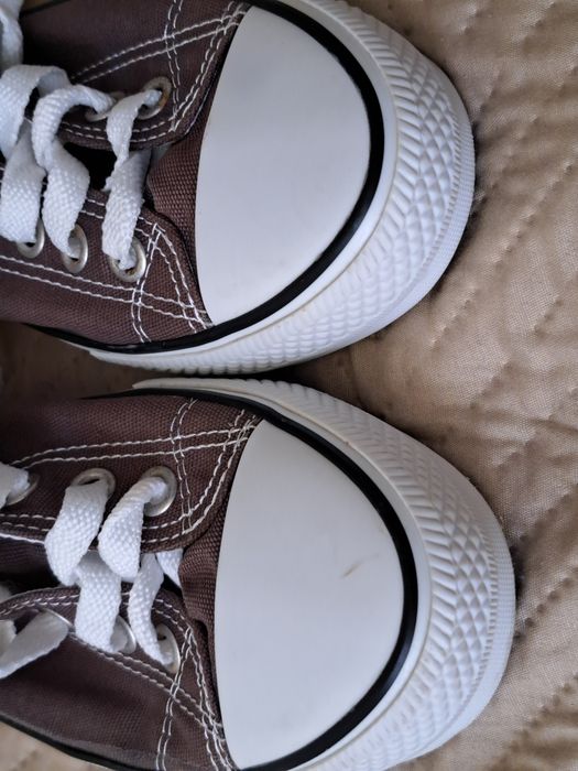ButTrampki CONVERSE nr 41 , prawie jak nowe .