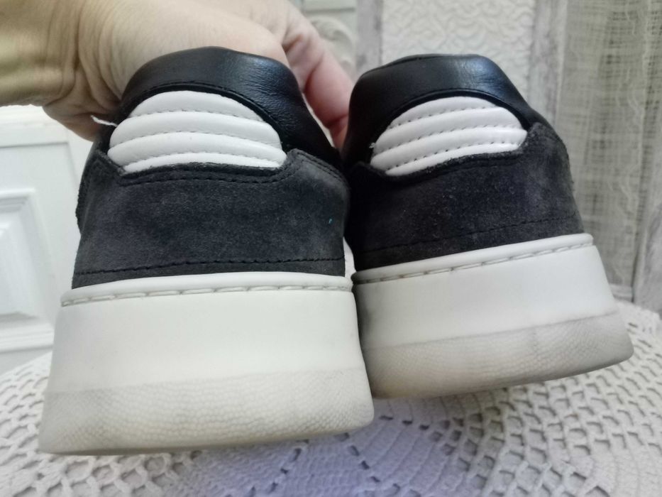 Hugo BOSS skórzane oryginalne sneakersy adidasy trampki męskie 42 buty