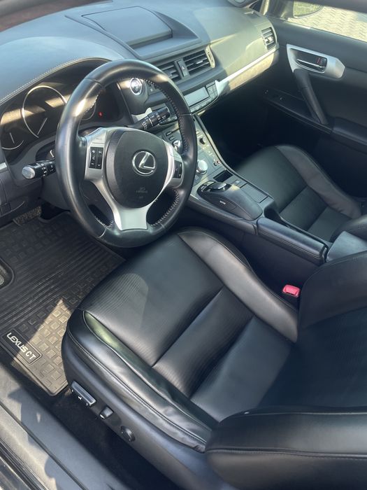 Lexus ct 200h 2013р