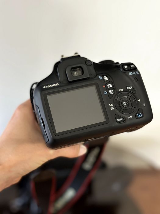 Canon EOS 1100D + 2 Objetivas + Carregador