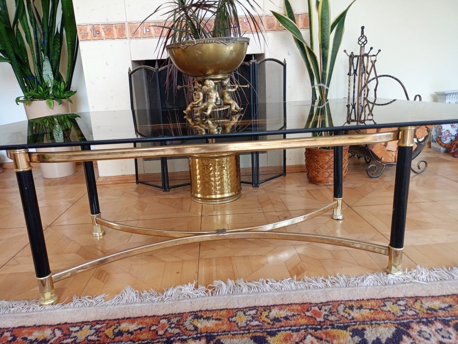 Красивий столик метал і скло