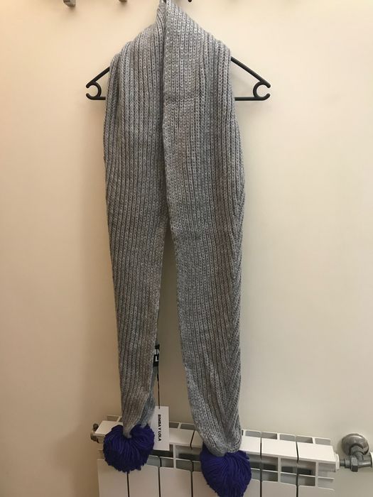 Cachecol cinzento da Bimba y Lola