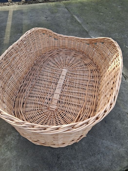 Лежак з лози для собаки