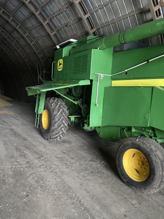 Комбайн Jhon Deere 1055