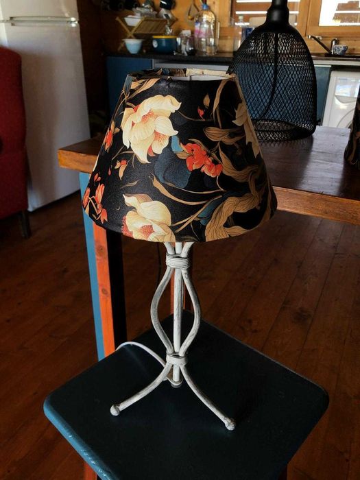 Candeeiro de mesa, bom estado