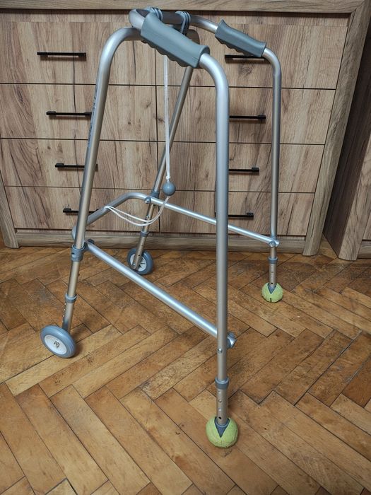 Balkonik dla seniora z kulką, składany chodzik