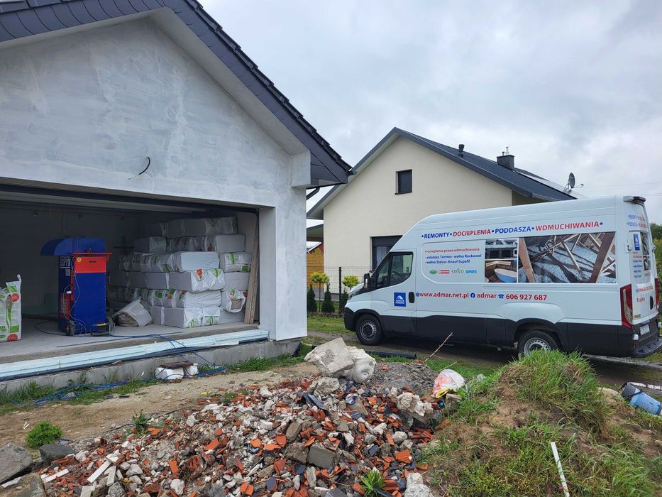 Ocieplenia izolacja  wdmuchiwana wełną celulozą stropodachy naprawy