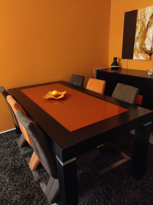 Mesa com tampo de vidro + 6 cadeiras (oferta de tapete e decoraçao)