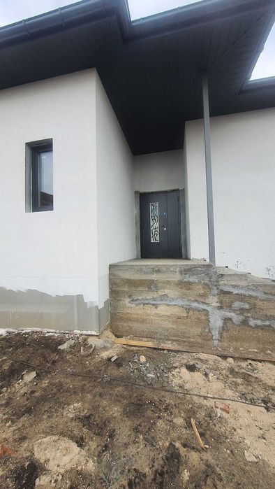 Будинок в сучасному та новому містечку з хорошим плануванням