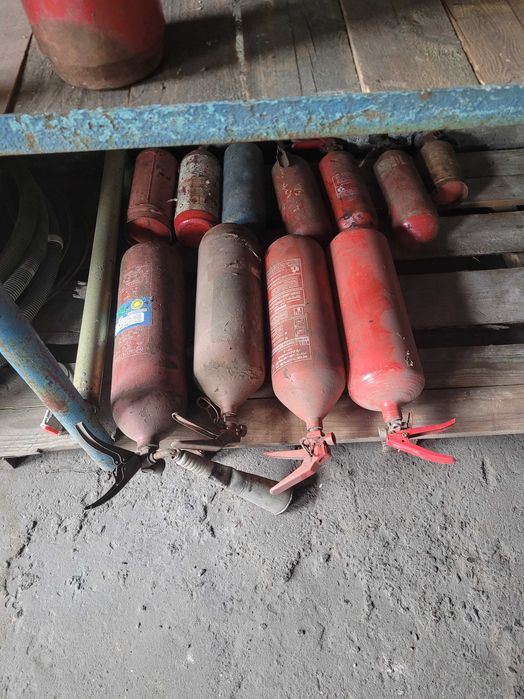 Балони вуглекислотні   2   л з вогнегасників