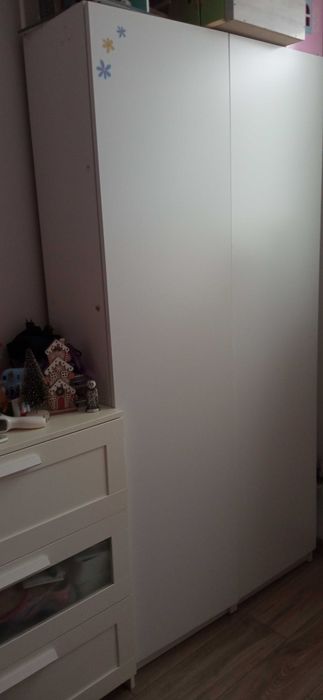 Sprzedam białą szafę