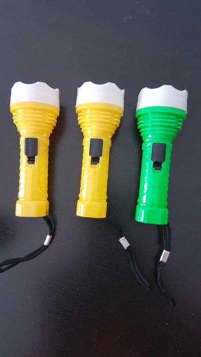 Lanternas amarelas e verde435346237755248641