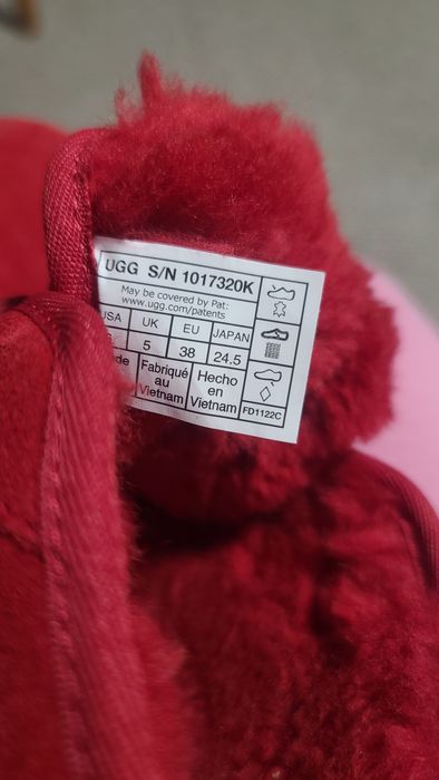 Продам оригінальні  UGG 38 розмір
