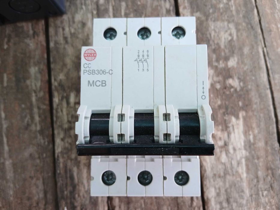 Novo equipamento elétrico trifásico.