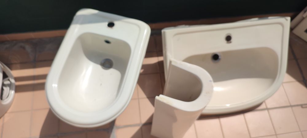 Venda de Lavatório e Bidé côr Beje Beje