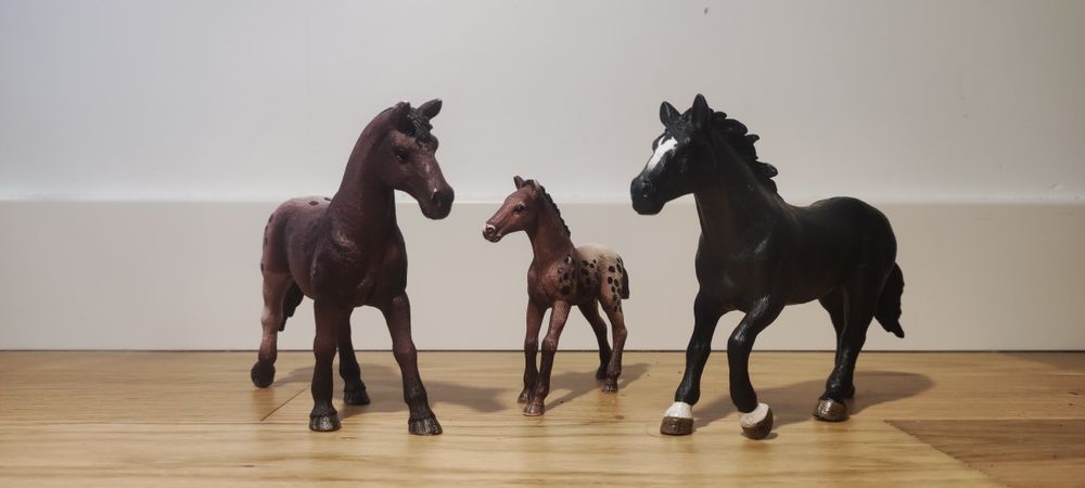 figurki koni schleich