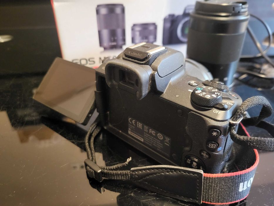 Canon EOS M50 body plus 2 obiektywy ( 15-45mm i 55-200mm) stan idealny