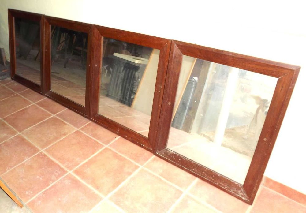 4 espelhos grandes com moldura de madeira