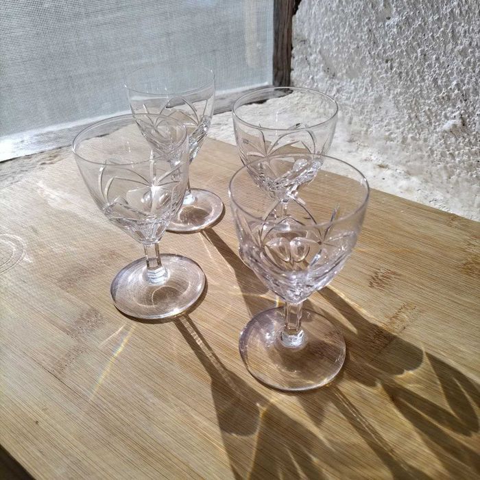 Conjunto de 4 Copos Antigos de Licor em Cristal – Colecionáveis