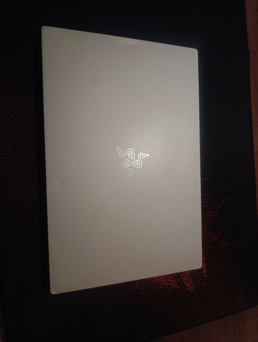 Razer Blade 15  Silver 144Hz i7 8750H 16GB SSD 512GB RTX 2060