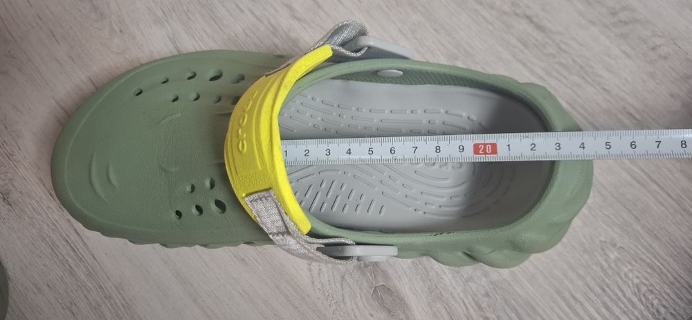 Продаю Crocs echo
