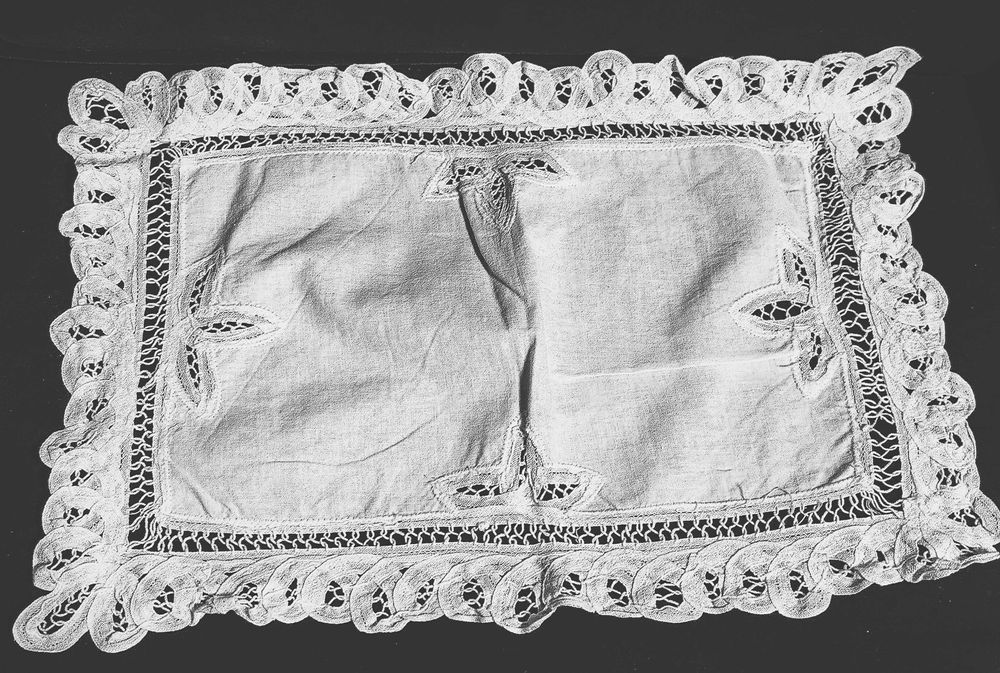 Conjunto de 3 individuais / naperons com renda