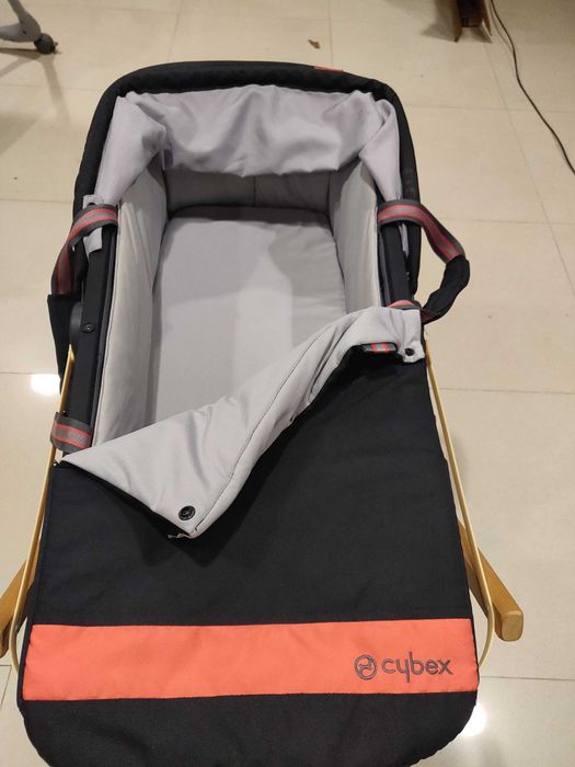 Berço/alcofa com suporte da Cybex
